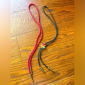 Vintage Niagara Falls Canadian Maple Leaf Bolo Tie